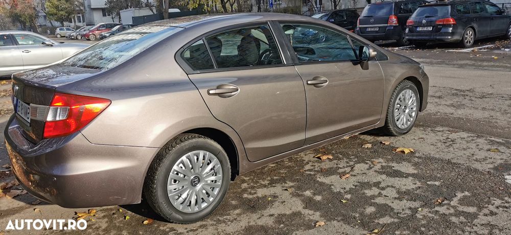 Honda Civic 1.8 MT ES - 16