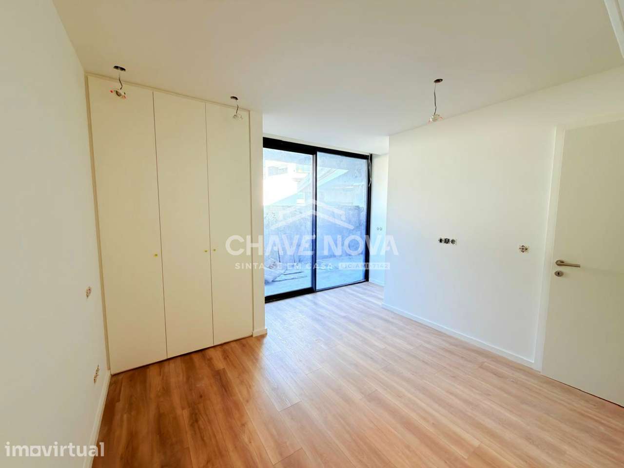 T1 Novo c/ Lugar de Garagem em Santa Marinha (VL8) - Grande imagem: 3/38