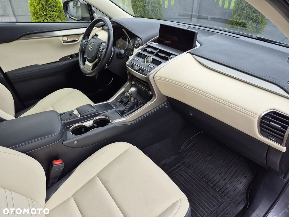 Lexus NX 300 F Impression AWD - 17