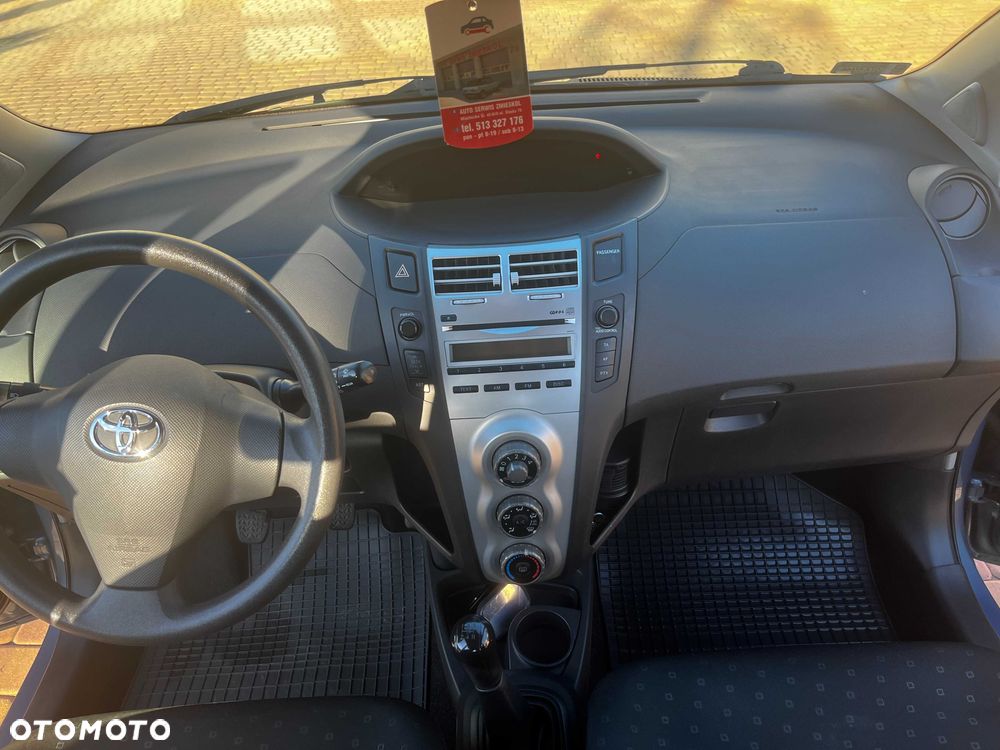 Toyota Yaris - 4
