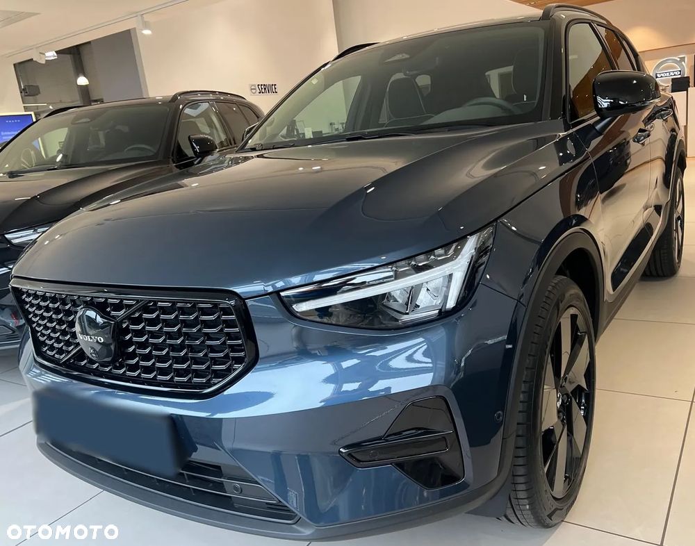 Volvo XC 40 B4 B DKG Ultra Black Edition - 3