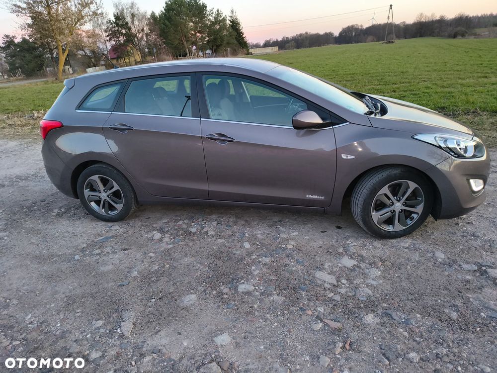 Hyundai i30 1.6 CRDi Fifa World Cup Edition - 6