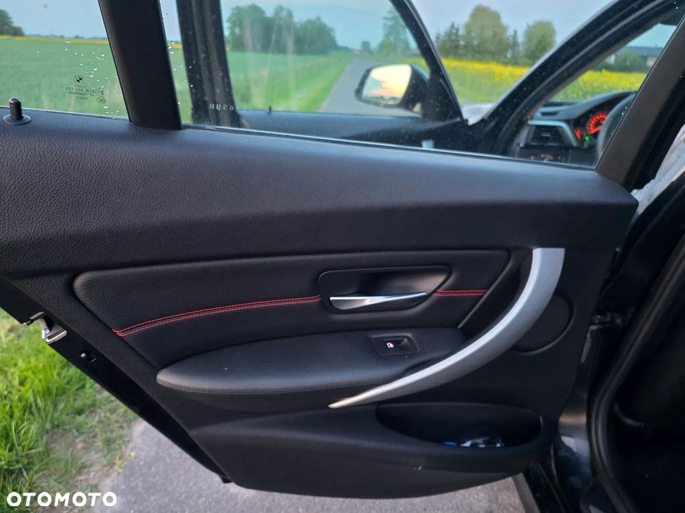 BMW Seria 3 330d Luxury Line - 38
