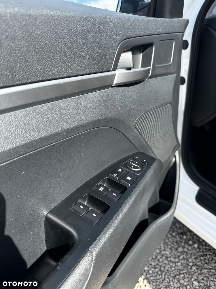 Hyundai Elantra 1.6 Comfort Premiere - 15