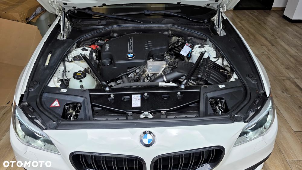 BMW Seria 5 528i Sport-Aut - 22
