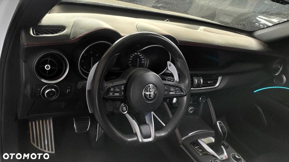 Alfa Romeo Stelvio 2.0 Turbo 16V AT8-Q4 Veloce - 22