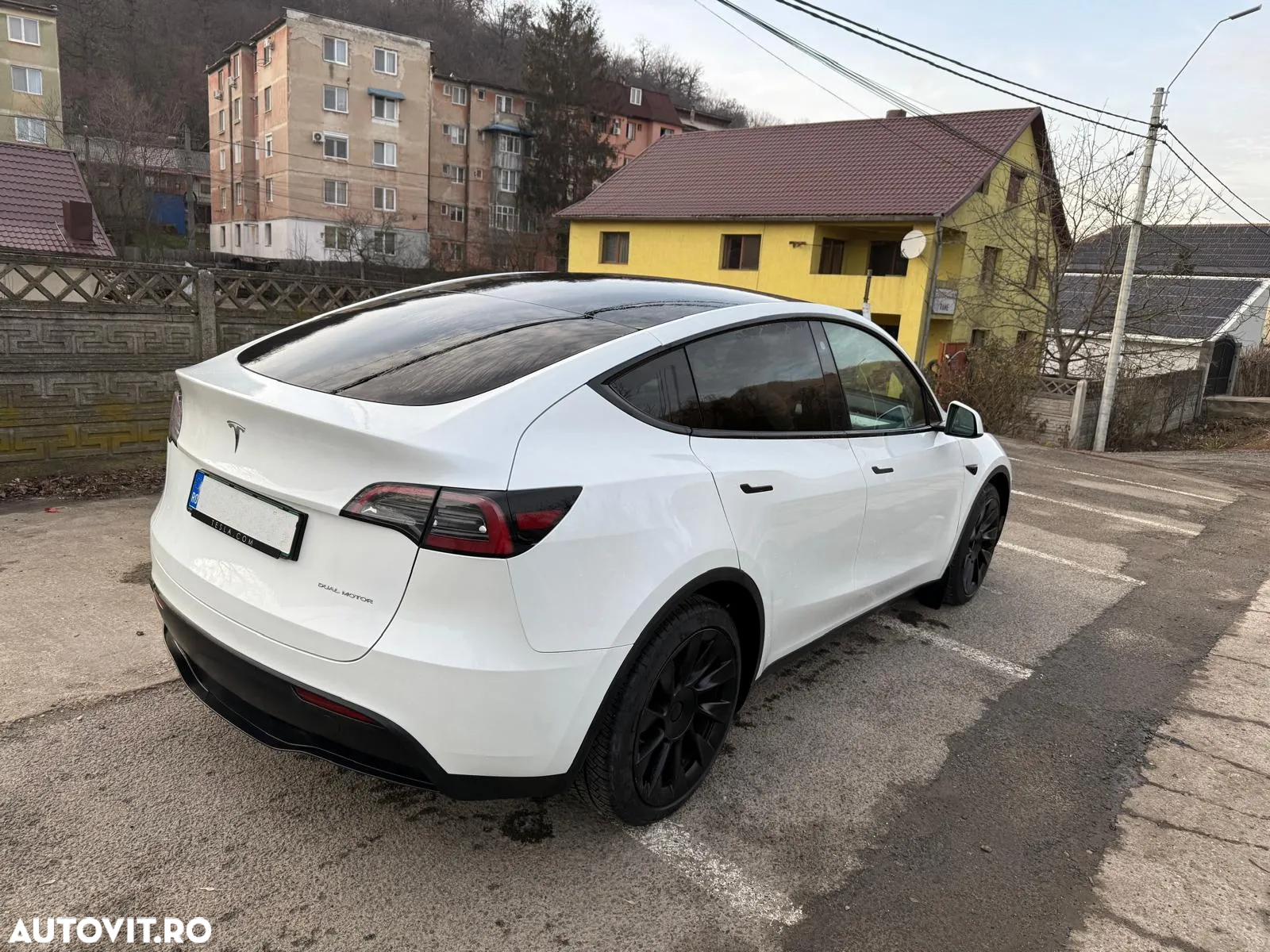 Tesla Model Y - 2