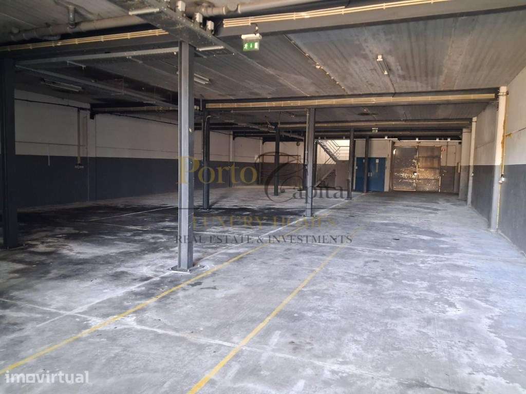 Armazém Industrial com 957 m² Licenciado para Comércio e Indústria - Grande imagem: 3/38