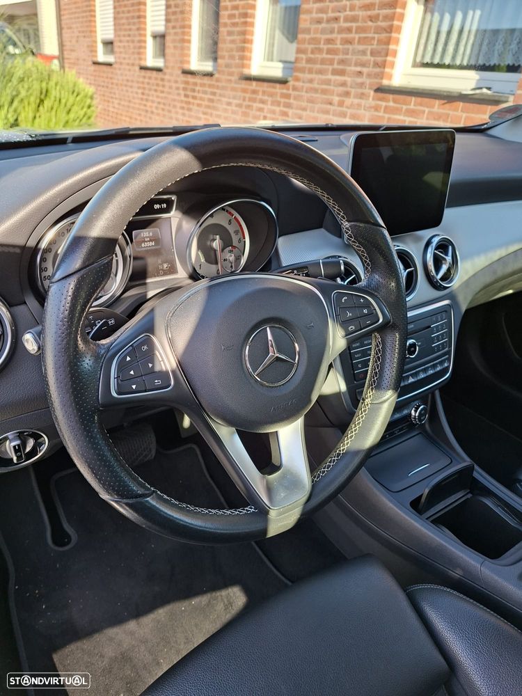 Mercedes-Benz GLA 220 d 4Matic 7G-DCT Urban - 28