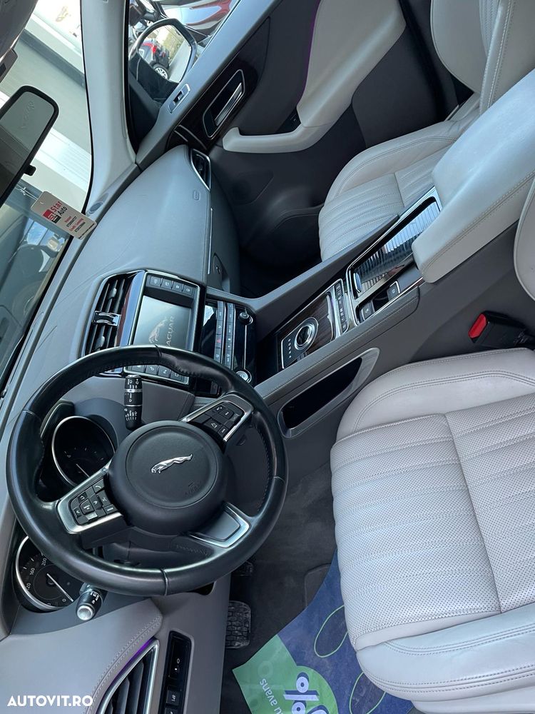 Jaguar F-Pace 25d AWD Aut. Portfolio - 7