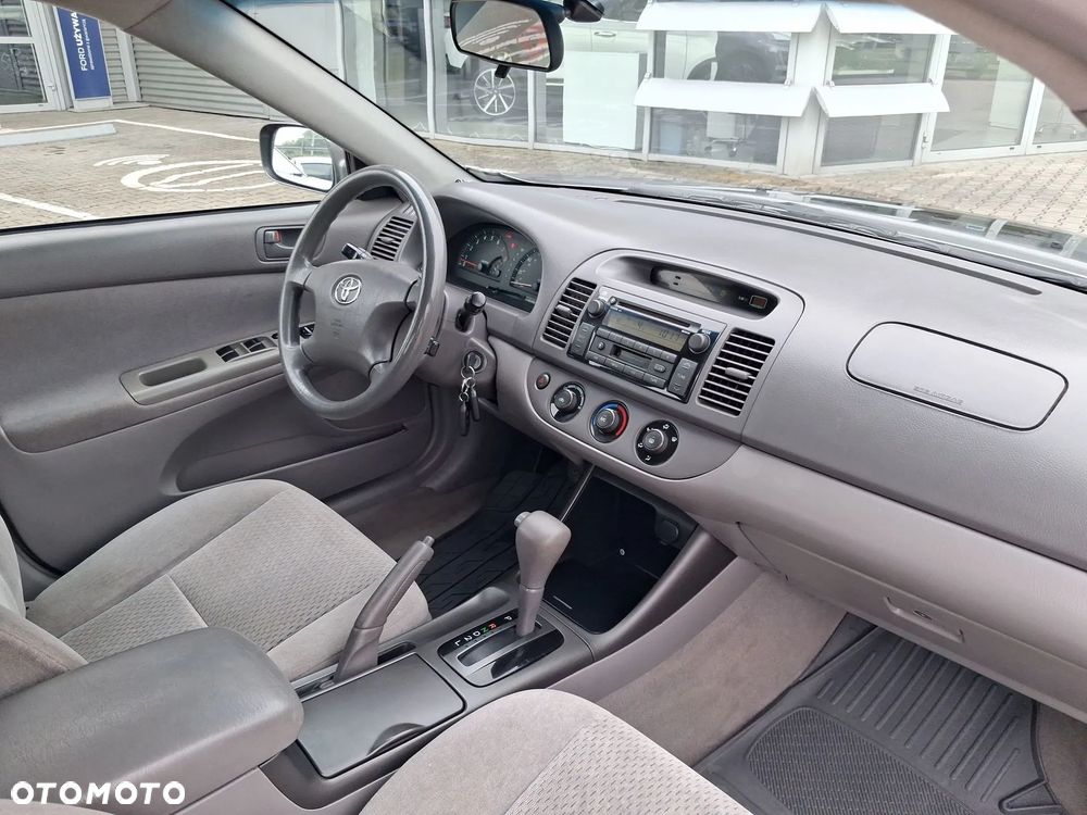 Toyota Camry 2.4 XLE - 36