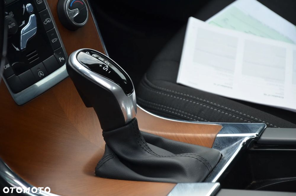 Volvo XC 60 D3 Geartronic Kinetic - 23