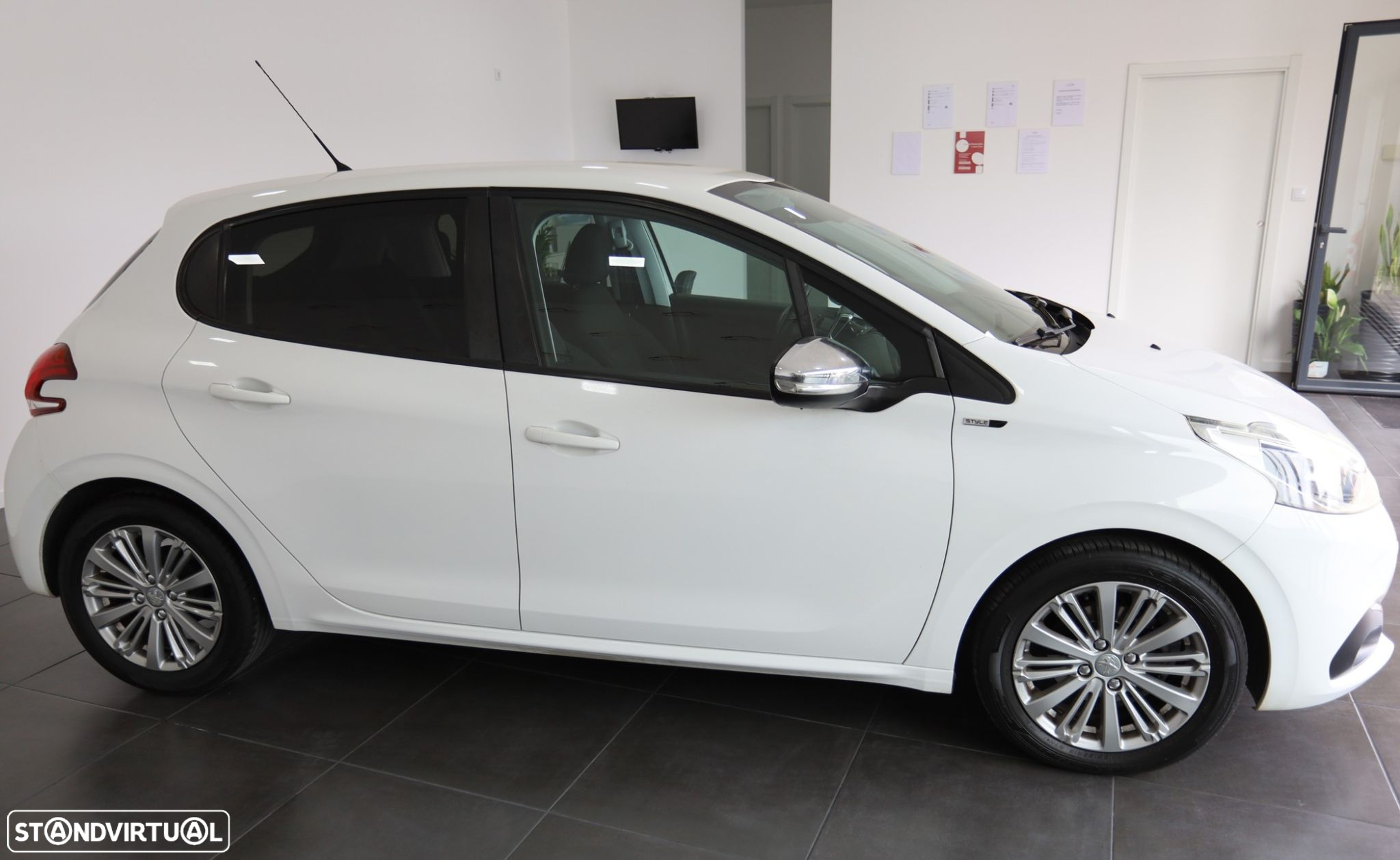 Peugeot 208 1.6 BlueHDi Style - 5