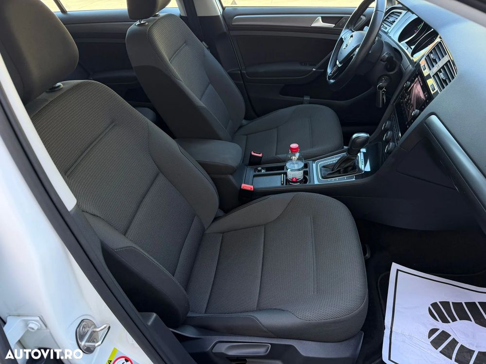 Volkswagen e-Golf - 9