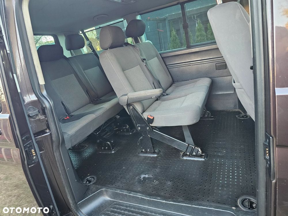 Volkswagen Caravelle - 7