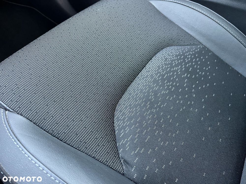 Hyundai i30 1.6 D Premiere Luxury DCT - 34