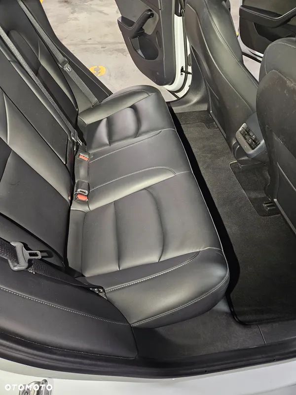 Tesla Model 3 - 21