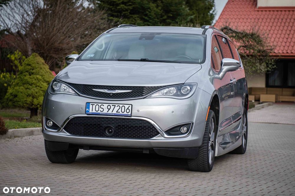 Chrysler Pacifica - 1