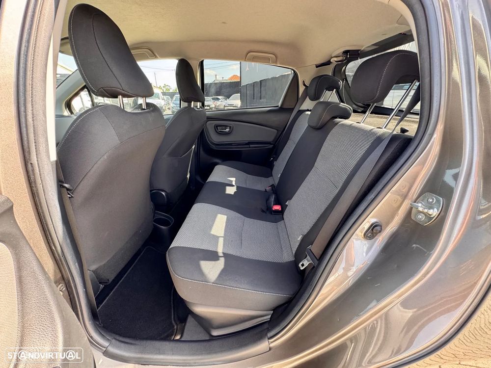 Toyota Yaris 1.5 HSD Sport+Navi - 19