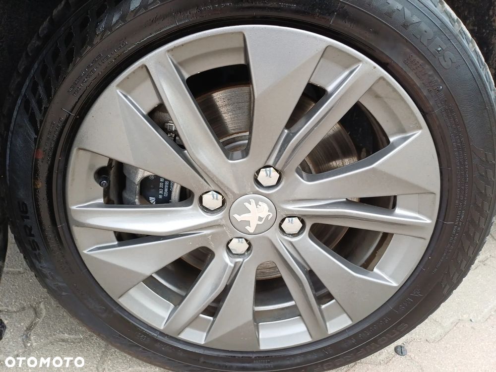 Peugeot 208 Allure Pack - 10