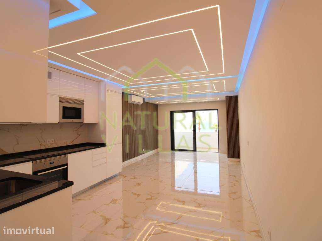 Apartamento T2 Moderno Frente Mar, Quarteira - Grande imagem: 2/13