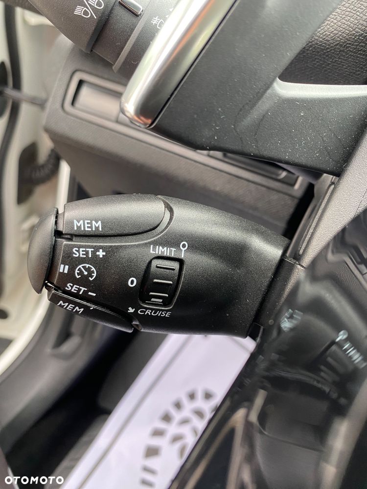 Peugeot 3008 1.2 PureTech GPF Allure S&S EAT8 - 12