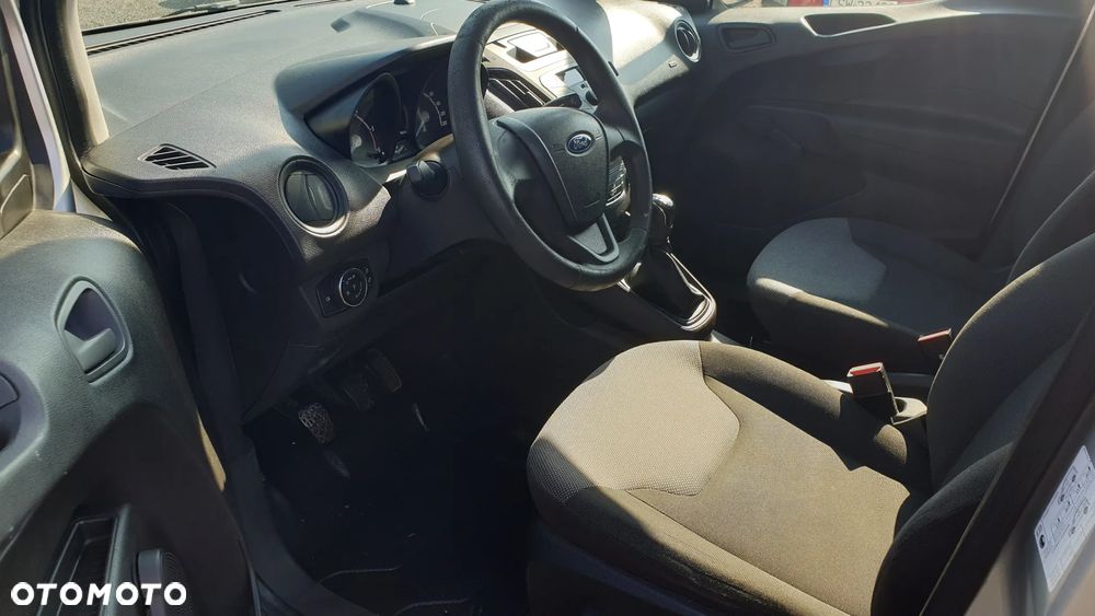 Ford transit courier - 12