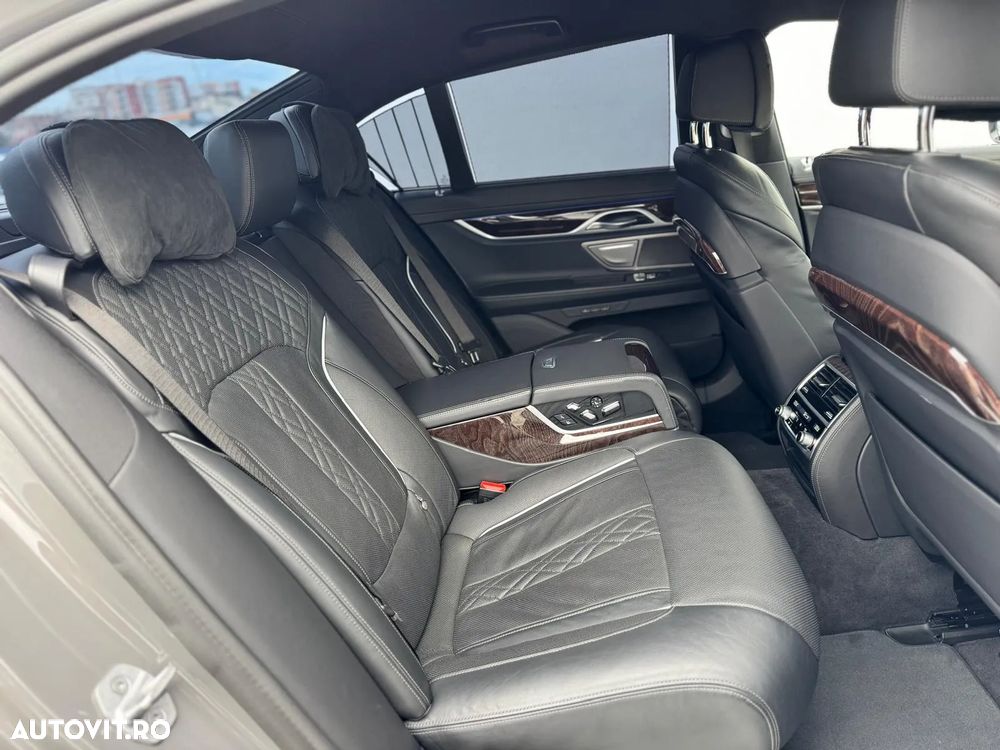 BMW Seria 7 730d xDrive MHEV - 28