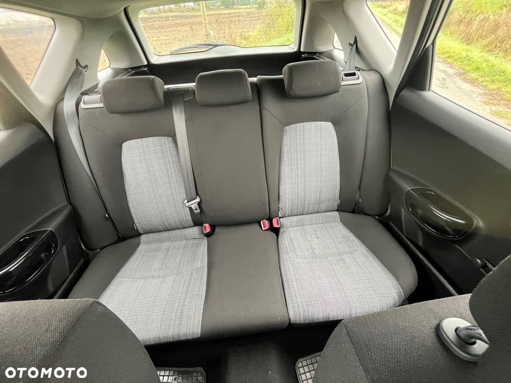 Kia Ceed - 36