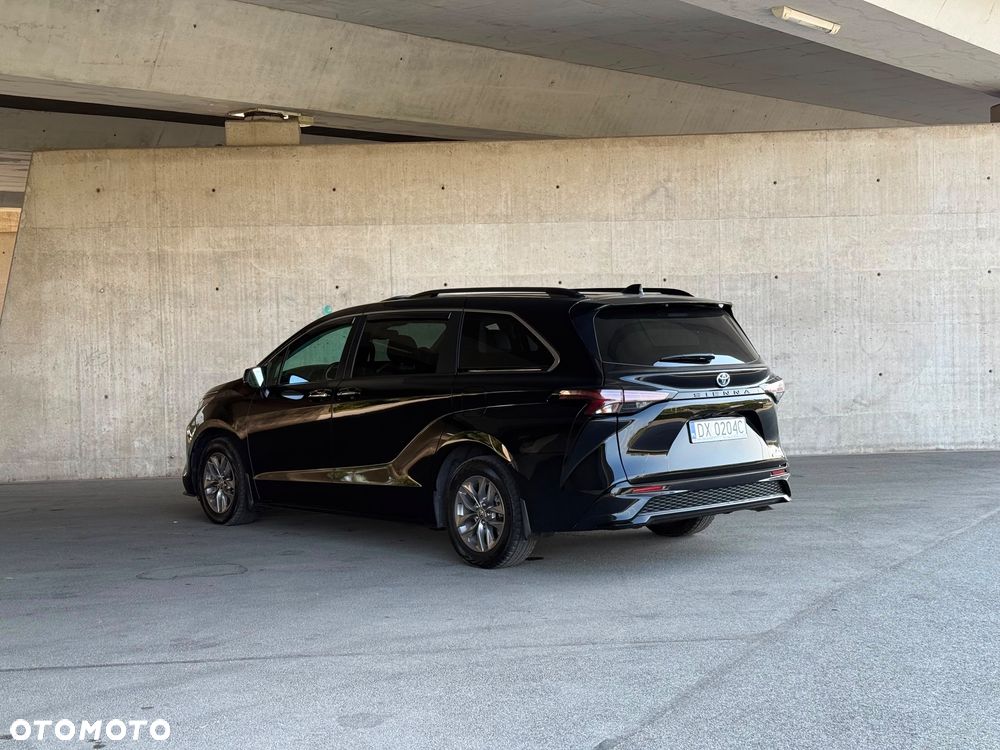 Toyota Sienna - 4