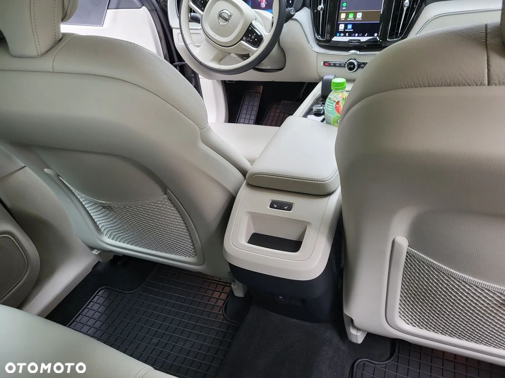 Volvo XC 60 B4 D AWD Plus Bright - 12