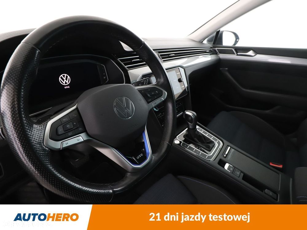 Volkswagen Passat - 11