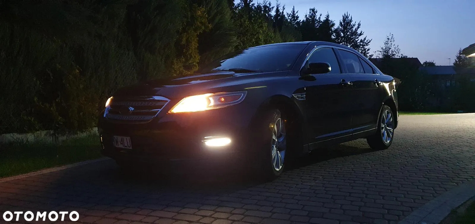 Ford Taurus - 2
