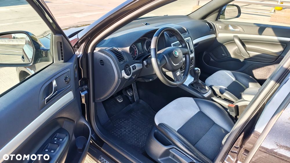 Skoda Octavia 2.0 TDI CR DPF RS - 21