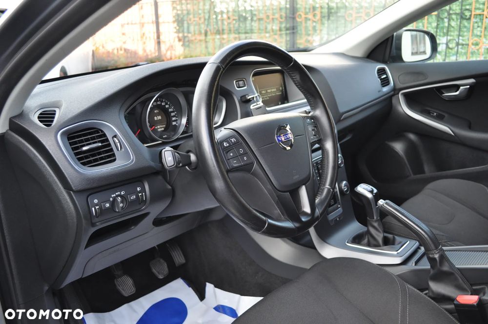 Volvo V40 D2 Momentum - 10