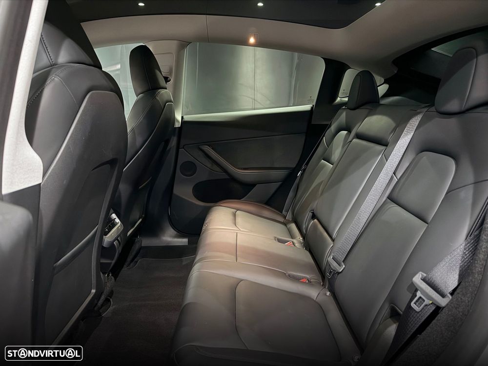 Tesla Model Y Long Range Dual Motor AWD - 29