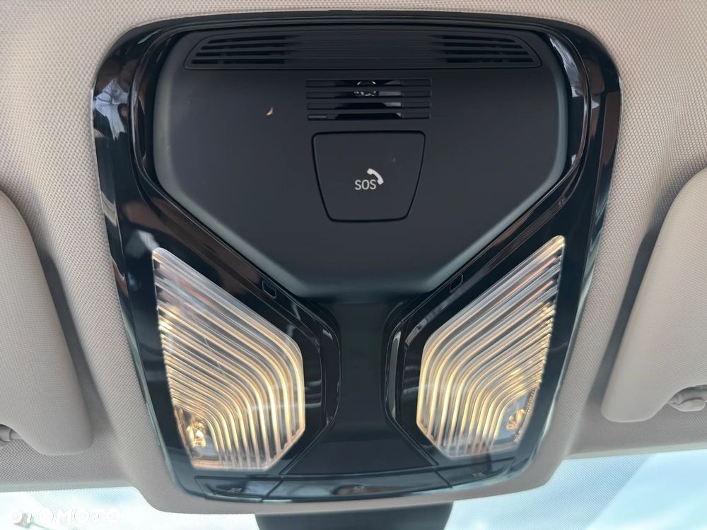 BMW Seria 3 318d MHEV - 36