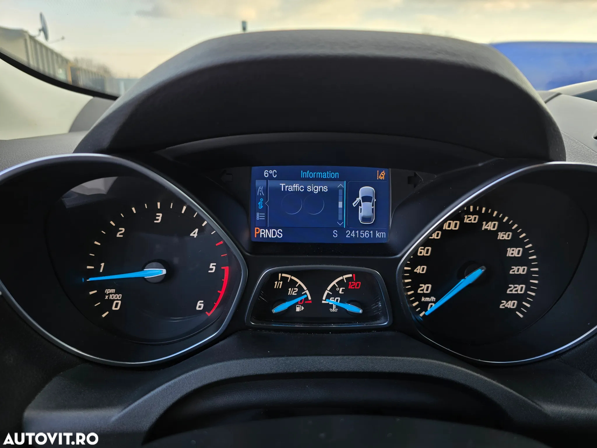 Ford Kuga 2.0 TDCi 4WD Powershift Titanium - 36