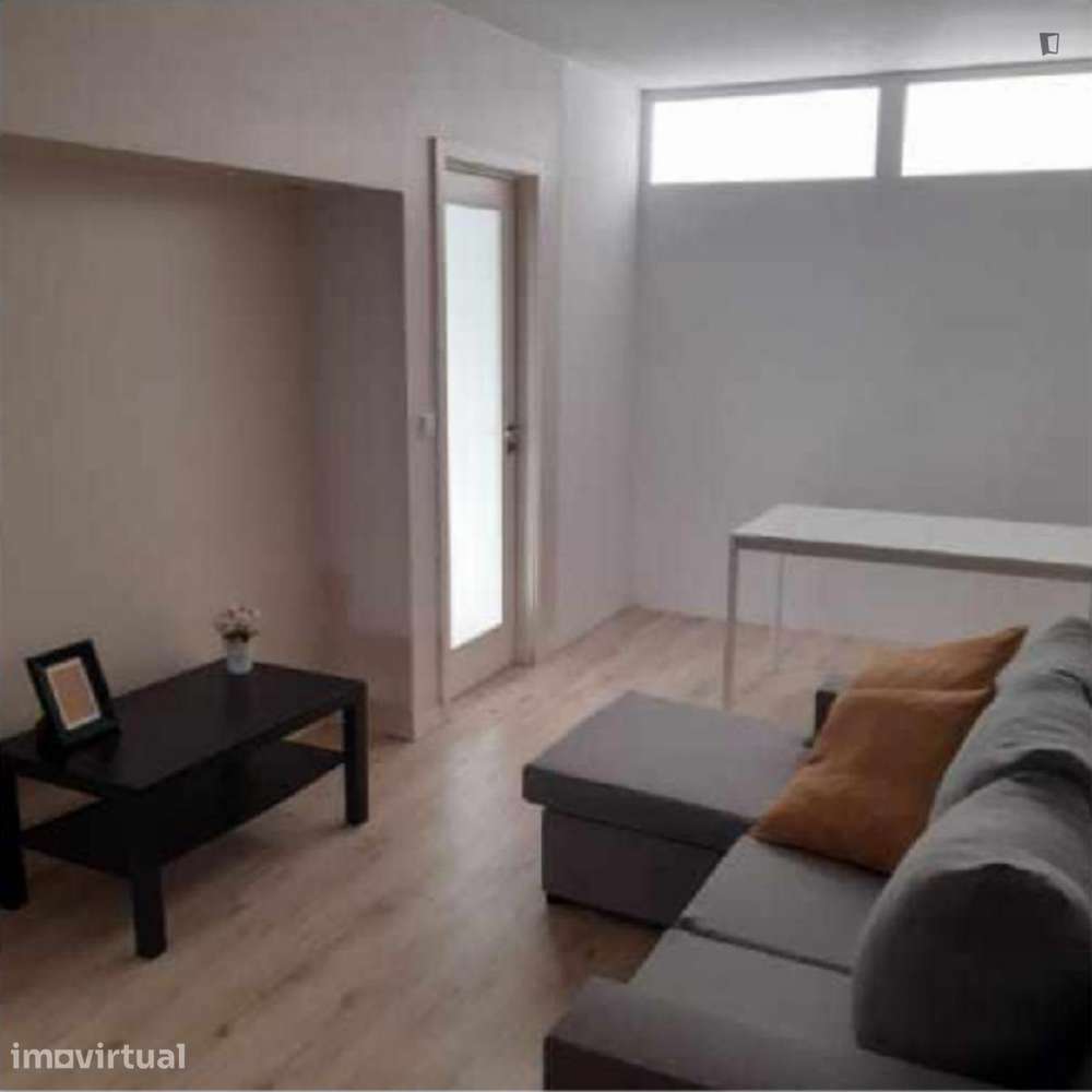 Quarto - localizado em Paranhos Porto - Grande imagem: 2/12