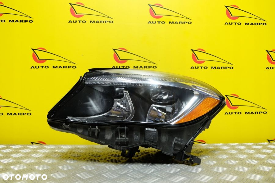 MERCEDES GLA W156 2013- REFLEKTOR LAMPA ZWYKŁA L USA - 2