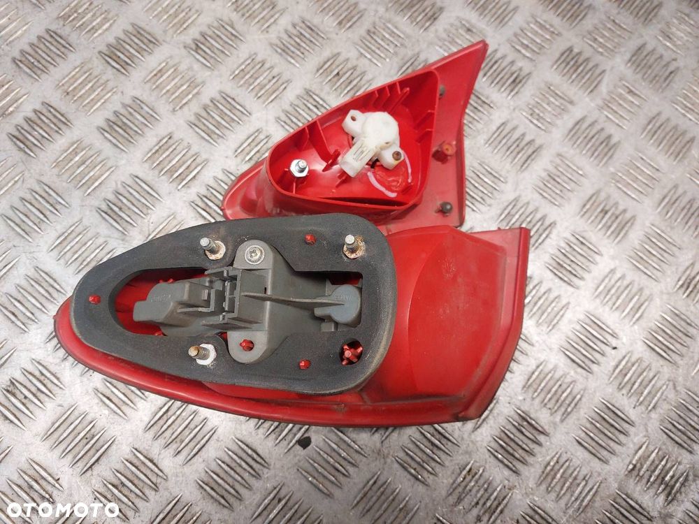 LAMPA LEWY PRAWY TYŁ ALFA ROMEO 147 46556349 46556346 46556347 - 5
