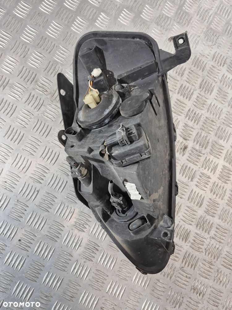 Volkswagen Fox Lampa Lewy Prawy Przód - 9