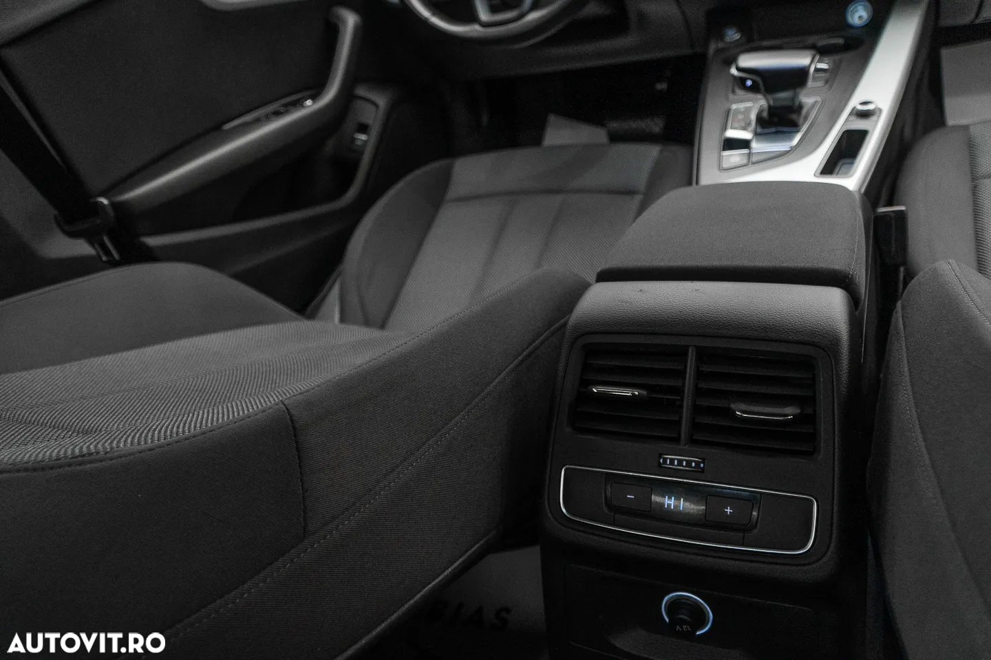 Audi A4 2.0 TDI S tronic Design - 32