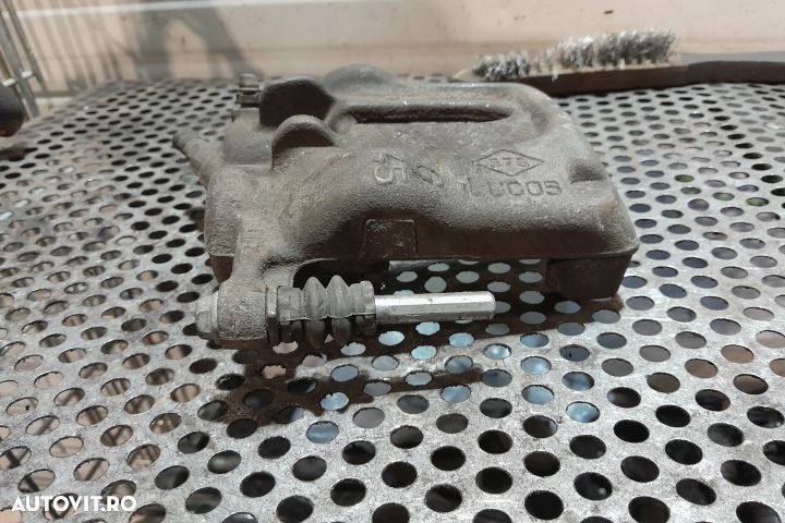 Etrier fata stanga Opel Vivaro A [facelift] [2006 - 2014] Minivan 2.0 - 3