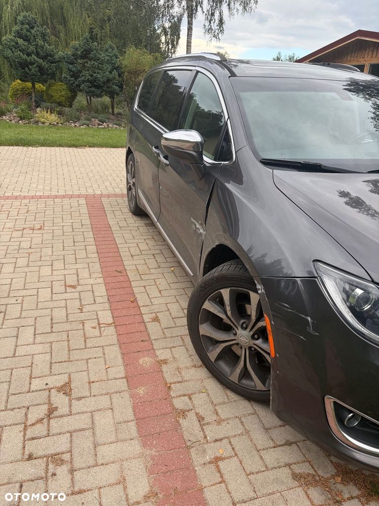 Chrysler Pacifica - 2