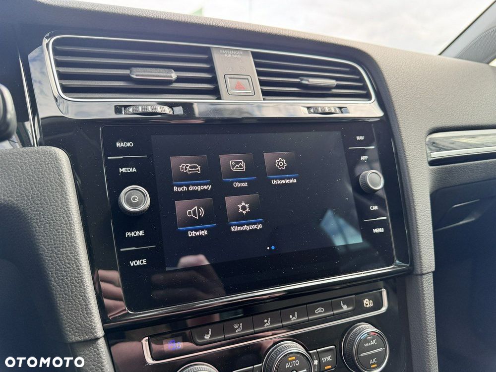 Volkswagen Golf - 38