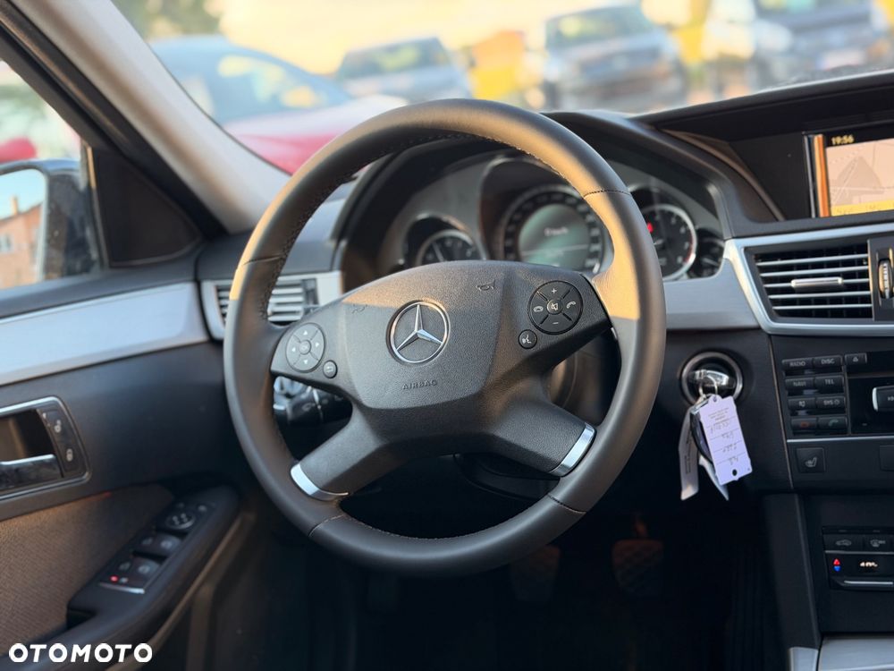 Mercedes-Benz Klasa E 200 CGI BlueEffICIENCY Avantgarde - 17