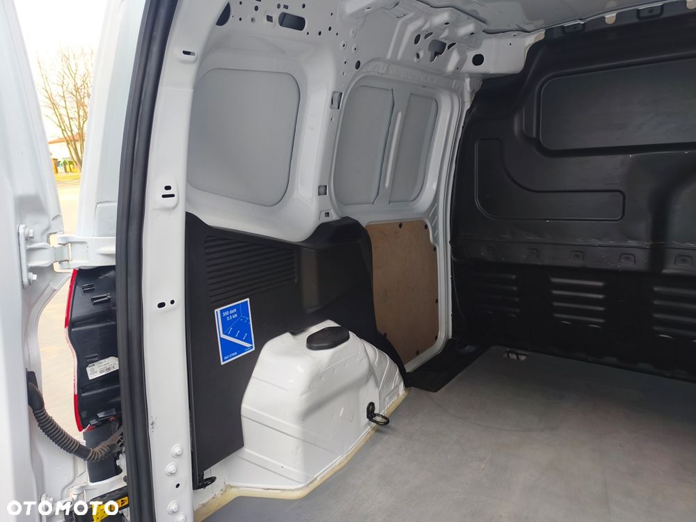 Ford Transit Courier - 19