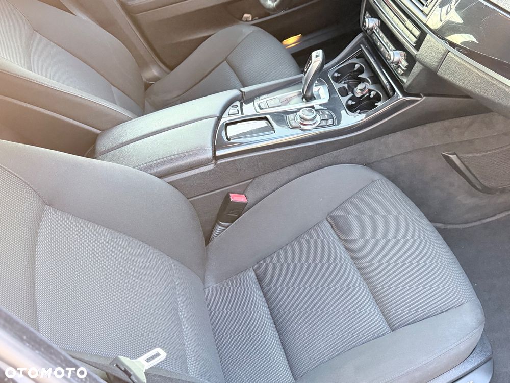 BMW Seria 5 525d - 16