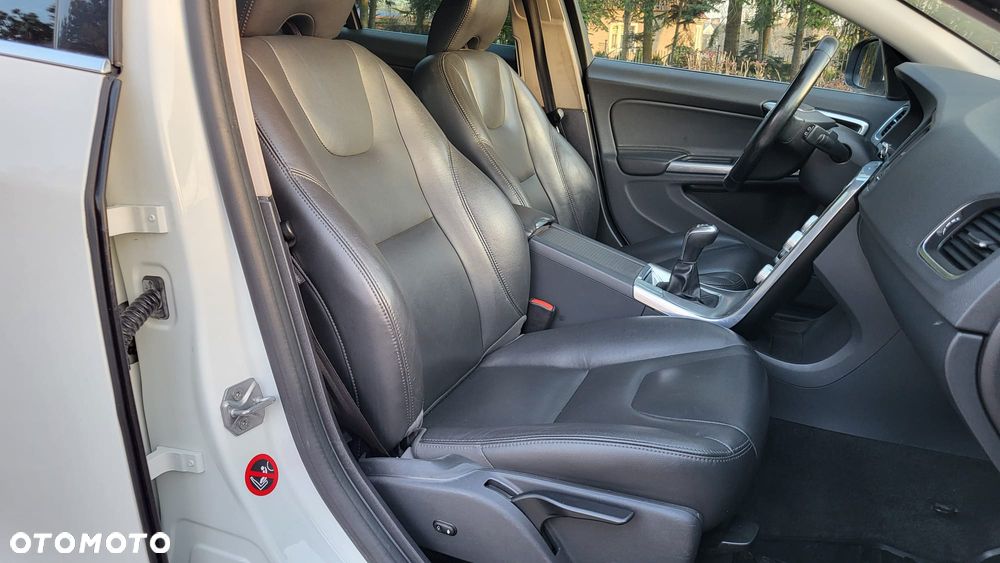 Volvo V60 D4 Summum - 8